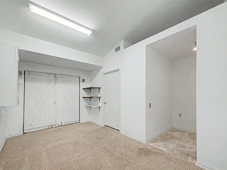 2723 Nottingham St — Photo 42