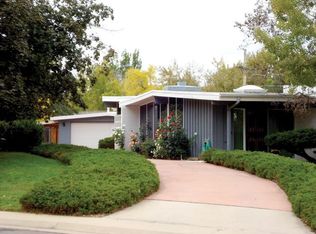 537 Newark Ct, Aurora, CO 80010