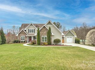 29 Willow Bend Dr, Candler, NC 28715