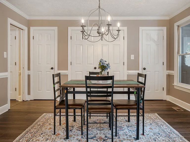 864 Hilton Dr — Photo 17