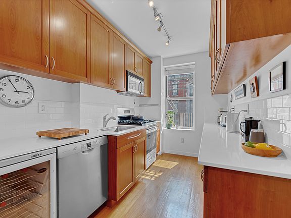 3rd image of 125 Prospect Park W APT 4C