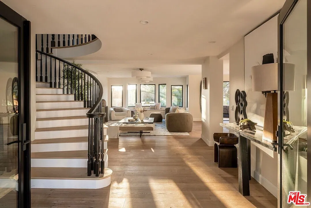 7 bed, 9.0 bath, 6000 sqft, $34,500 — Photo 4