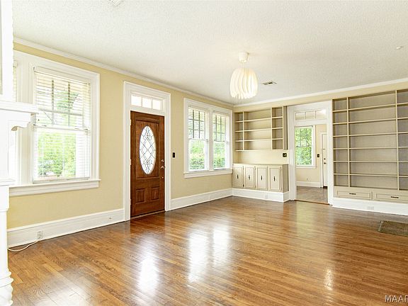 5th image of 3211 Cloverdale Rd