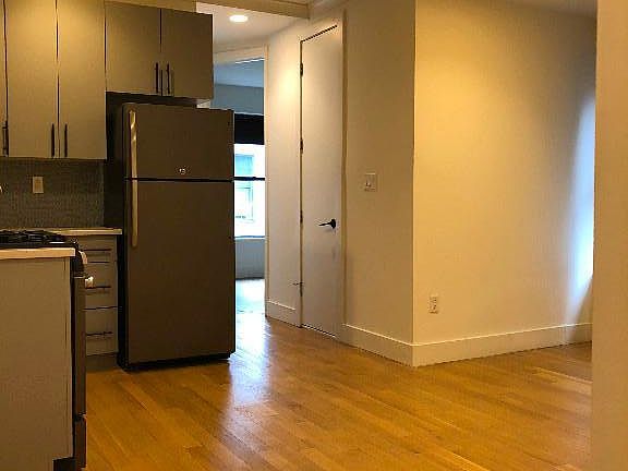 4th image of 222 W 21st St APT 4R