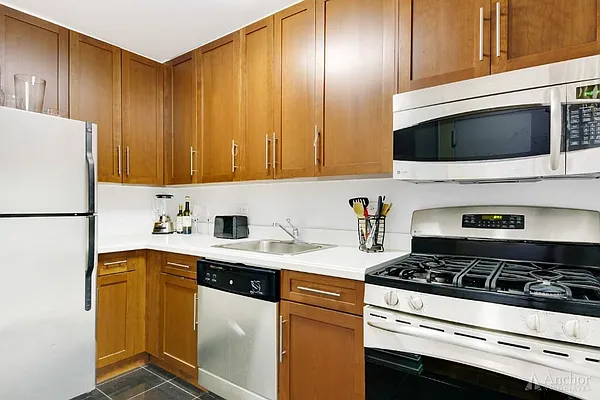 Rented by Anchor Associates | media 4