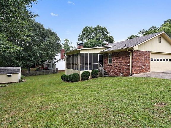 3rd image of 237 Machelle Ln