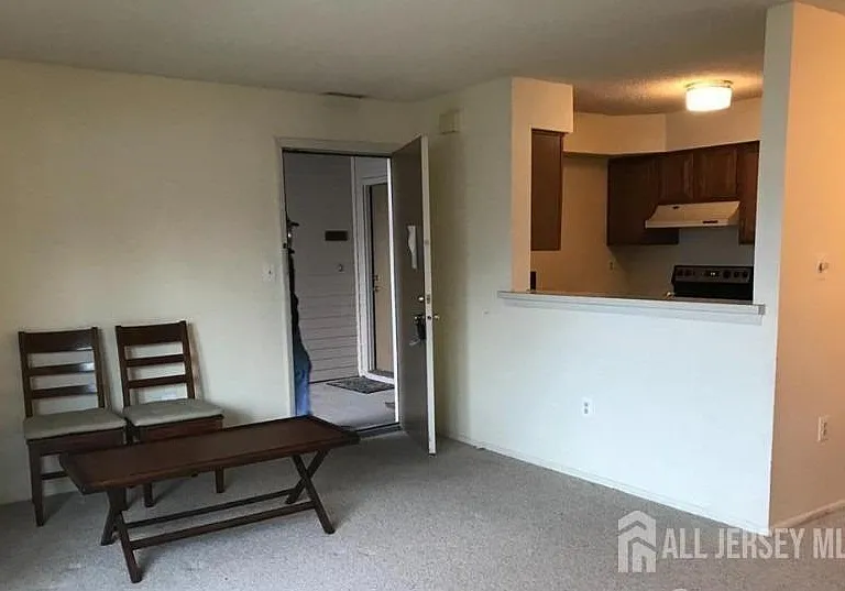 1105 Aspen Dr — Photo 3