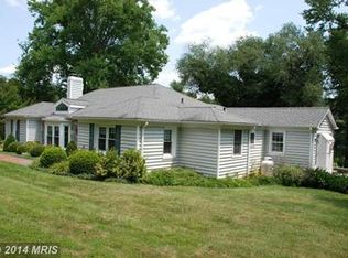 837 Walker Rd, Great Falls, VA 22066