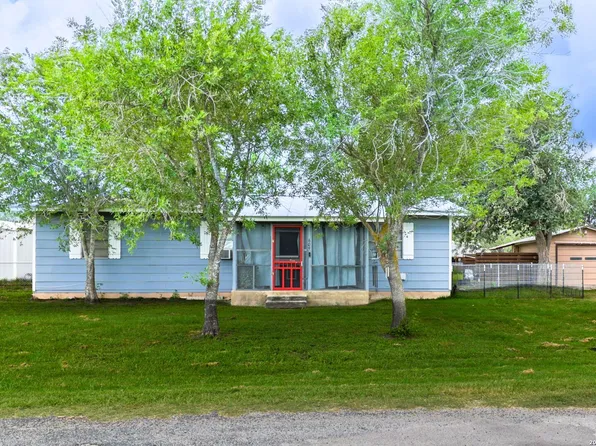 609 N ROSALIE ST, Falls City, TX 78113