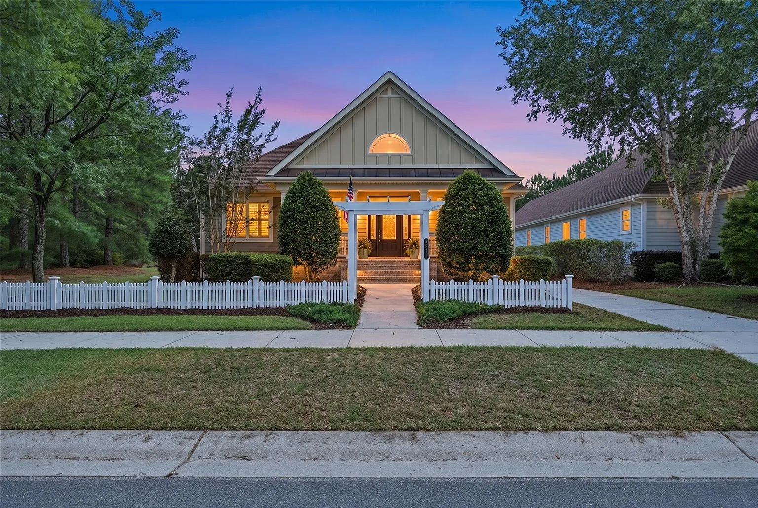3 bed, 3.5 bath, 2540 sqft, $3,100 — Photo 1