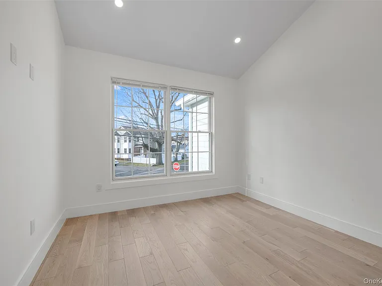 1 Manhasset Ave #B — Photo 19