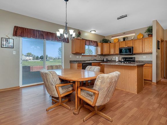 4th image of 2412 Red Oak Ct
