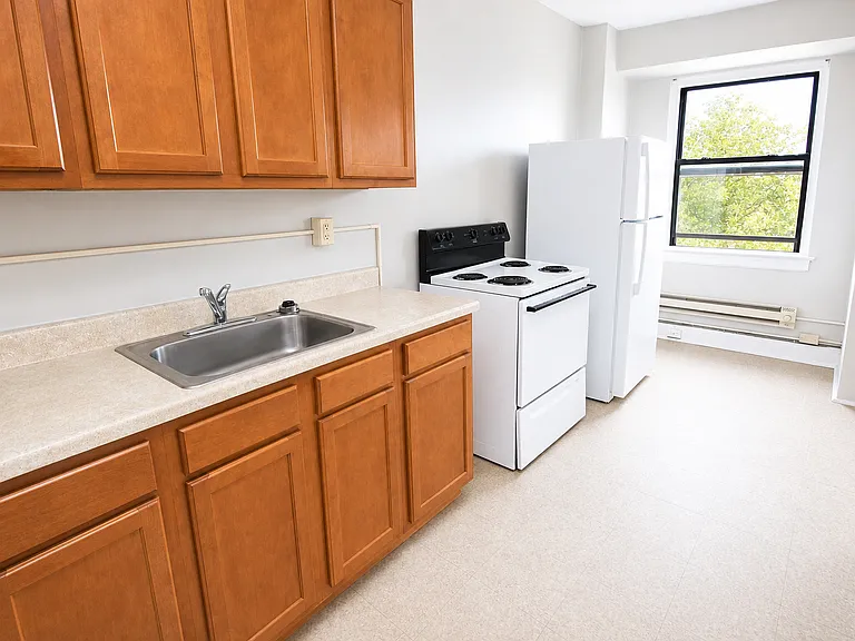 Hardwood 1-Bed (Unit 6A)
