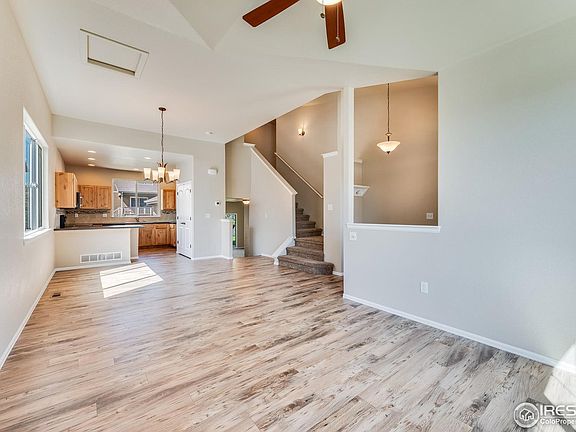 4th image of 937 Mt Shavano Ave