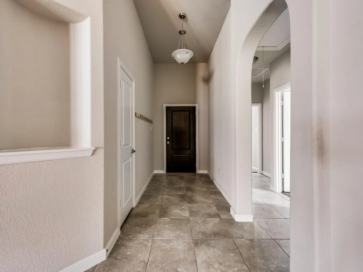 4 bed, 1813 sqft, $2,495 — Photo 3