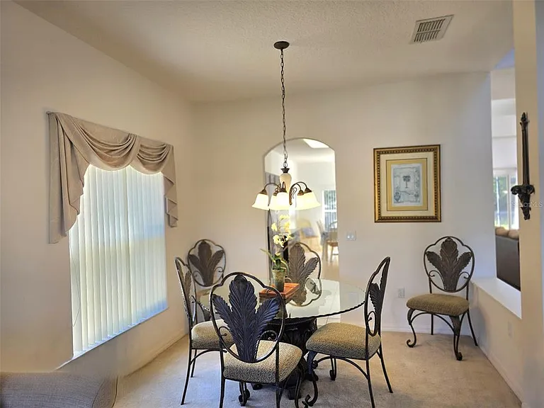 1027 Balmoral Dr — Photo 8