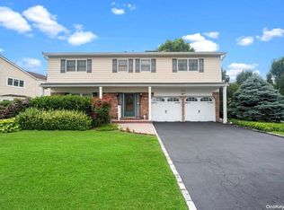 9 Rini Ct, Glen Head, NY 11545