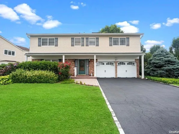9 Rini Court, Glen Head, NY 11545