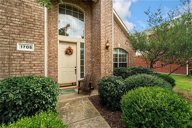 1st image of 1705 Glen Hollow Ln