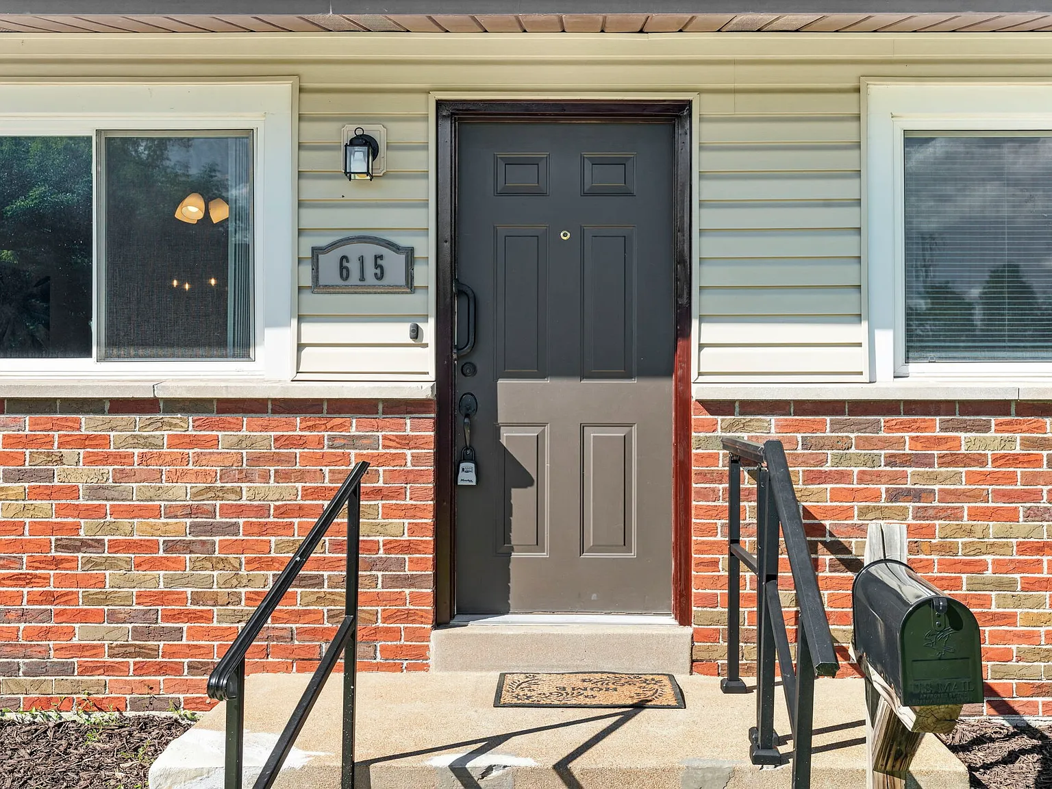 4 bed, 1.5 bath, 1764 sqft, $4,100 — Photo 3