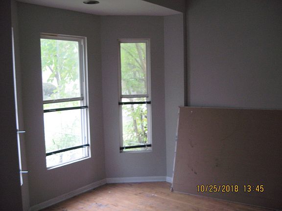 3rd image of 10226 S La Salle St