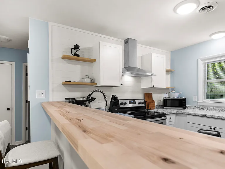 4211 Peachtree Ave — Photo 8