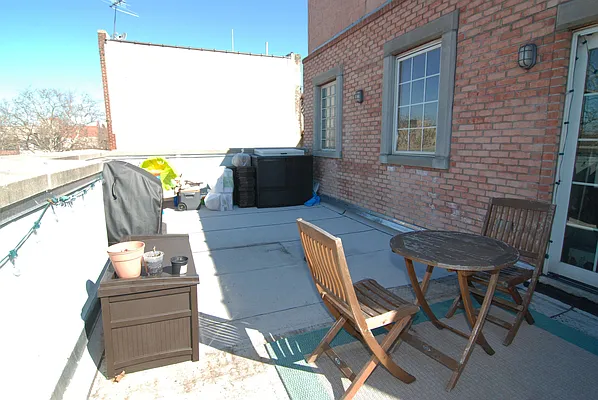 Sold by Momentum Real Estate LLC | media 35