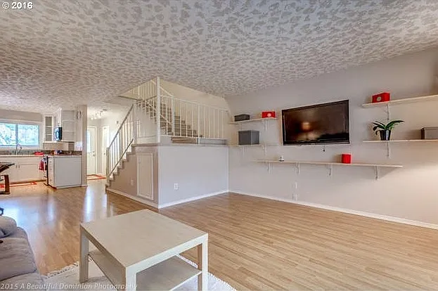 470 N Hayden Island Dr — Photo 2