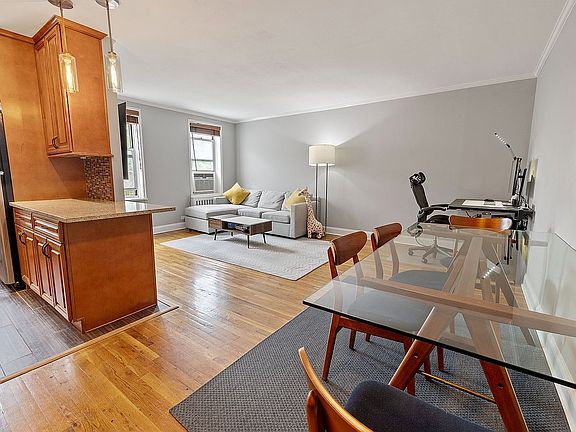 4th image of 72-61 113th St APT 7Z