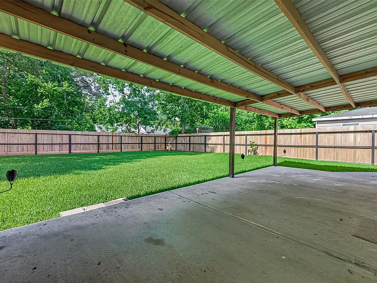214 E Foley St — Photo 12