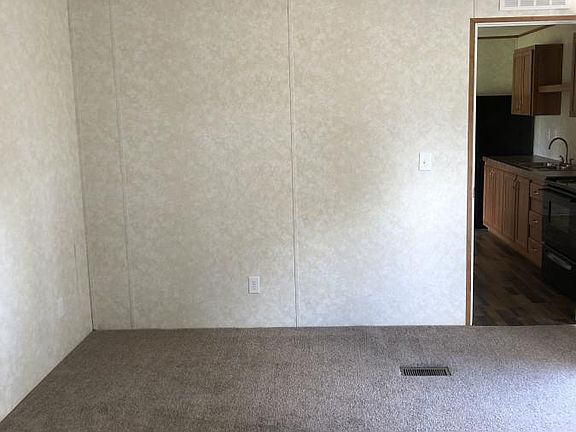 5th image of 213 SE Shady Oaks Loop