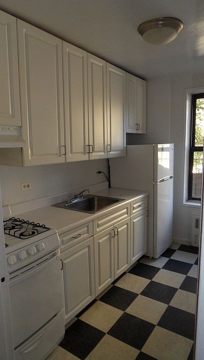 2nd image of 2400 Webb Ave APT 06H