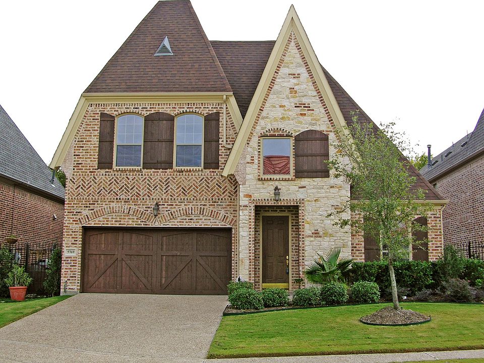 Beautiful patio home in gated community!