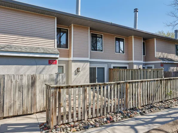 1326 Landmark Trl N, Hopkins, MN 55343