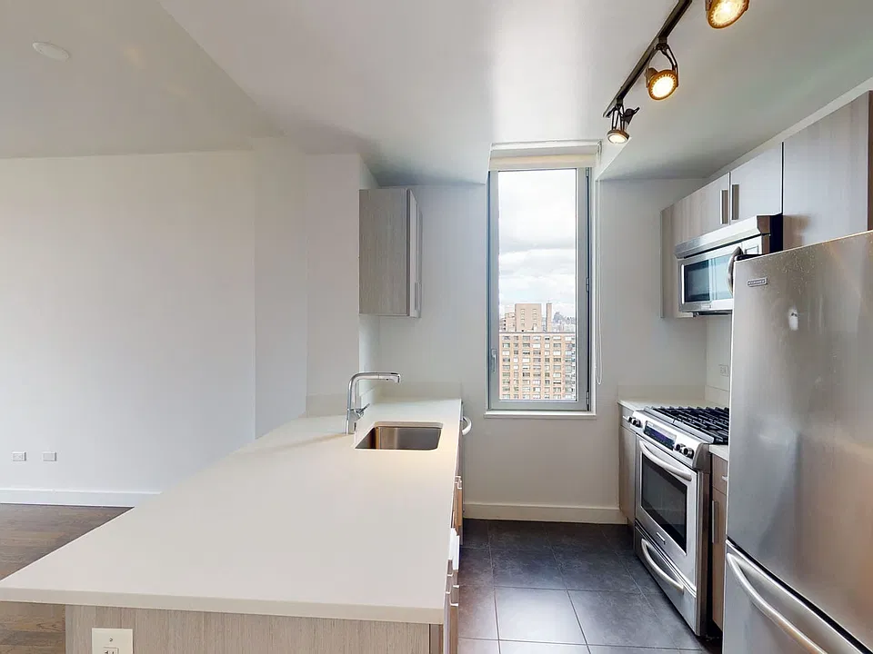 801 Amsterdam Ave #15G