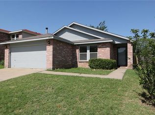 8760 Stonebriar Ln, Fort Worth, TX 76123