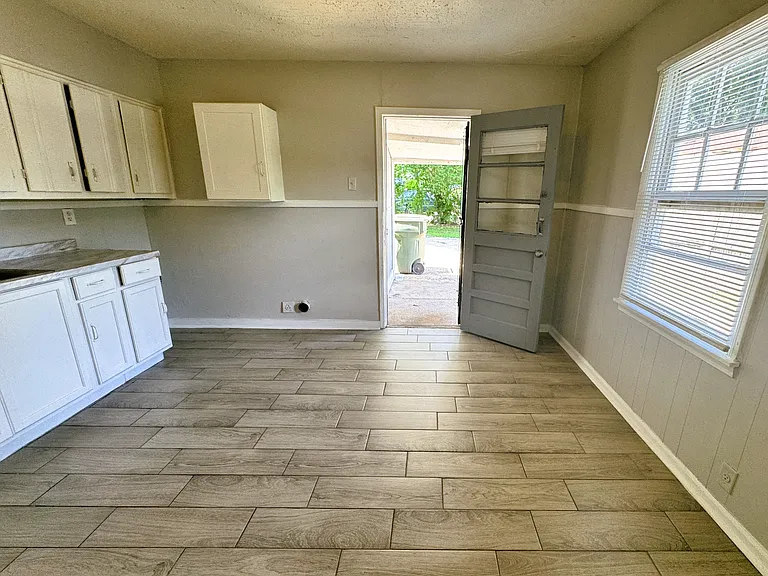 4374 Deborah Ave — Photo 5
