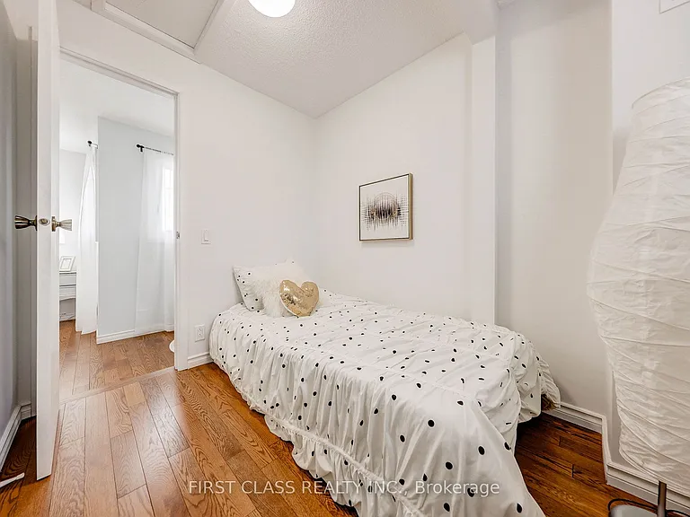 85 Madsen Cres — Photo 16