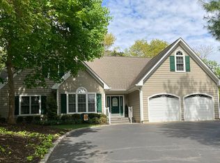 828 Pondview Rd, Riverhead, NY 11901