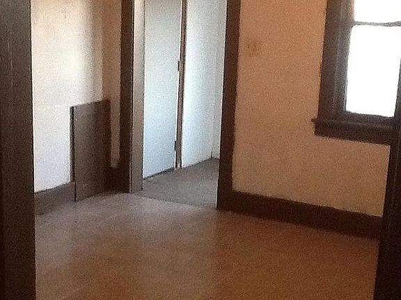 3rd image of 1207 Oak Grove Ave
