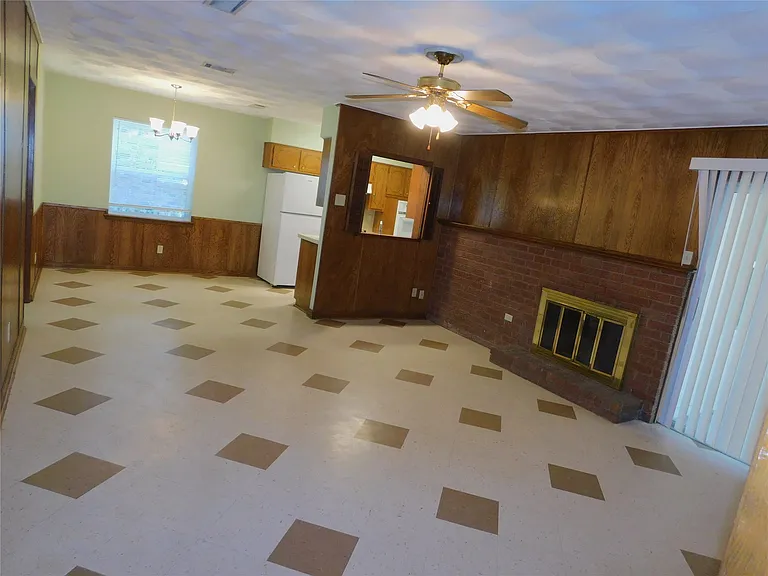 2445 Eastbrook Dr — Photo 11