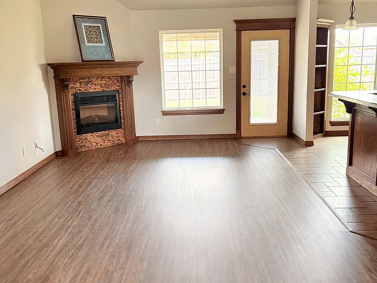 1209 Alma Dr — Photo 4