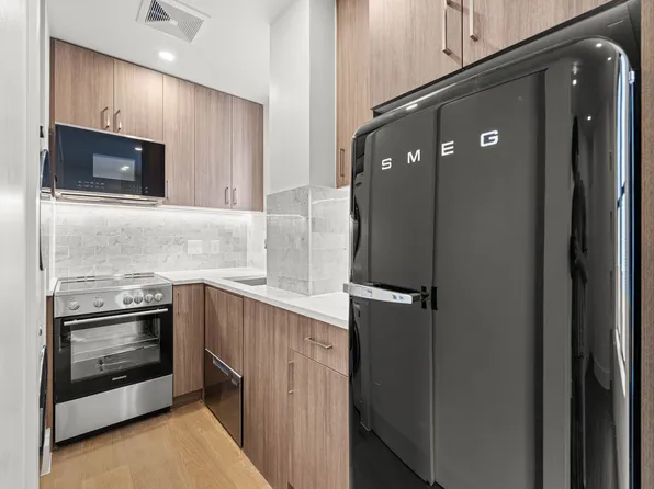 236 West 15th Street image 1 of 9