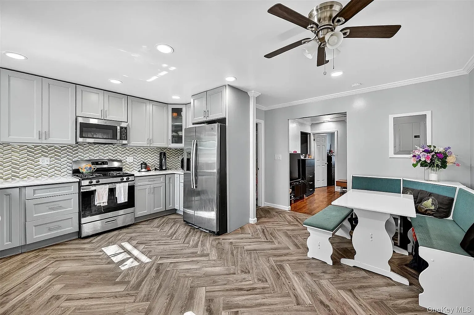 3 bed, 1200 sqft, $3,753 — Photo 3