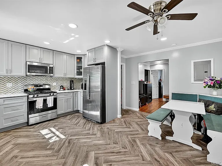 358 N Broadway #2 — Photo 3