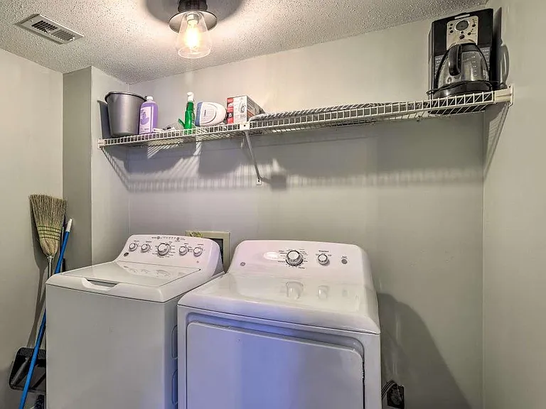 1073 Fairfax Dr — Photo 20
