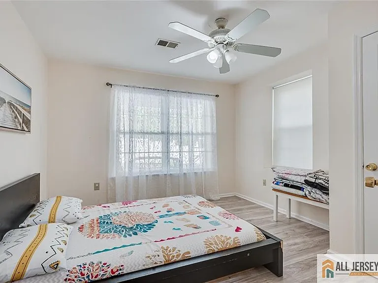 7 Stanford Dr — Photo 35