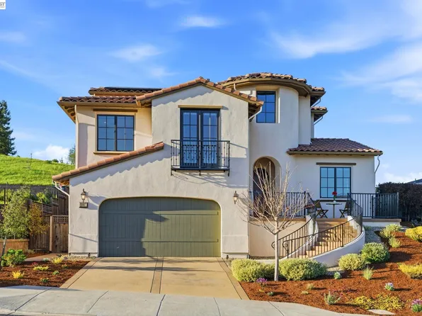 201 Willowbrook Ln, Moraga, CA 94556