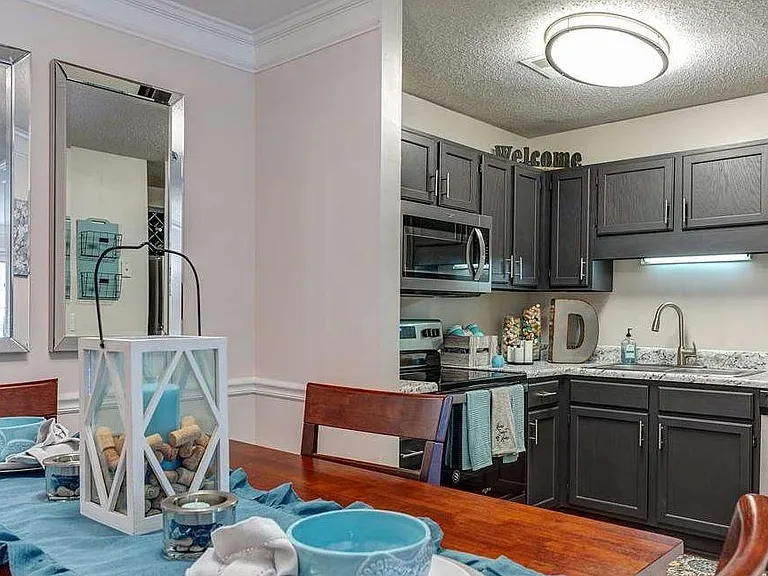 Deep River Pointe Apartments — Photo 5