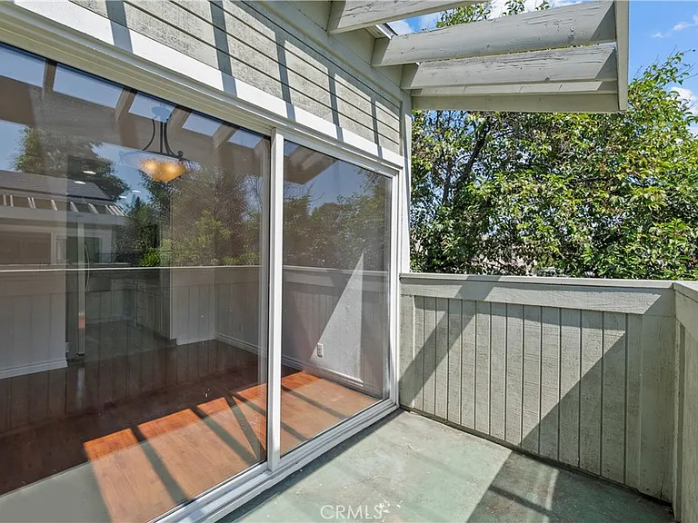 22117 Burbank Blvd #5 — Photo 23
